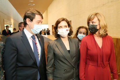 Toma de posesión de Mañueco como presidente de la Junta - Alfonso Ferández Mañueco acompañado de Díaz Ayuso.- ICAL