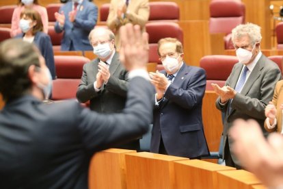 Toma de posesión de Mañueco como presidente de la Junta - Los ex presidentes de la Junta, Juan Vicente Herrera, Juan José Lucas y Jesús Posada, aplauden a Alfonso Fernández Mañueco.- ICAL