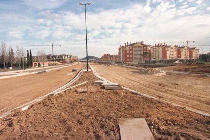 Avenida de Zamora con casas de Parque Alameda a la derecha en 1998. -  J. M. LOSTAU