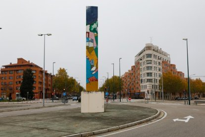 Barrio Parque Alameda. Puertas de Valladolid del artista Gabarrón en la actualidad.-  J. M. LOSTAU