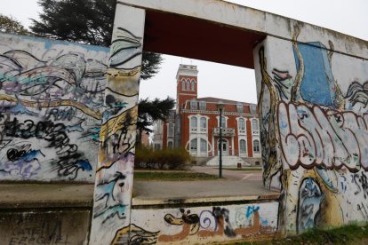 Barrio Parque Alameda. Casa Luelmo en el Parque Alameda.-  J. M. LOSTAU