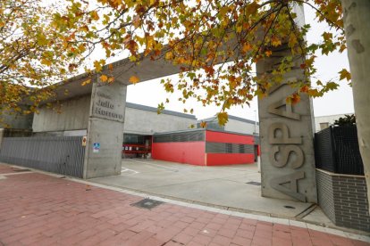 Barrio Parque Alameda. Edificio Julio Herrero de Aspaym en la calle de Treviño . -  J. M. LOSTAU