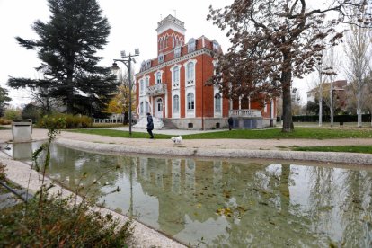 Barrio Parque Alameda. Casa Luelmo en el Parque Alameda. -J. M. LOSTAU