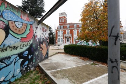 Barrio Parque Alameda. Casa Luelmo en el Parque Alameda. -J. M. LOSTAU