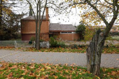 Barrio Parque Alameda. Chales de Villa Paulita del Ayuntamiento en la calle Montes Torozos. -J. M. LOSTAU