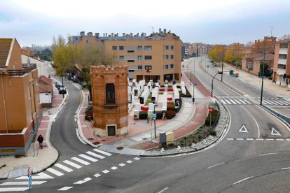 Barrio Parque Alameda. Plaza de las Ciudades Hermanas entre Carretera de Rueda y calle Olimpo.- J. M. LOSTAU