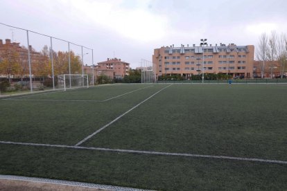Barrio Parque Alameda. Zona deportiva entre la calle Olimpo y Carretera de Rueda.- J. M. LOSTAU