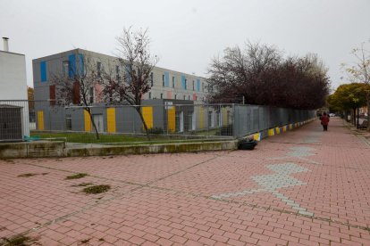 Barrio Parque Alameda. Colegio público Parque Alameda.-  J. M. LOSTAU