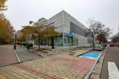 Barrio Parque Alameda. Centro Cívico José María Luelmo-  J. M. LOSTAU