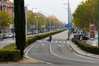 Barrio Parque Alameda y Paula López. Paseo de Zorrilla en Parque Alameda. -  J. M. LOSTAU