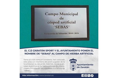Placa colocada en las instalaciones de Zaratán para bautizar el campo de hierba artificial. / EL MUNDO