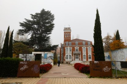 Barrio Parque Alameda. Casa Luelmo en el Parque Alameda.-  J. M. LOSTAU