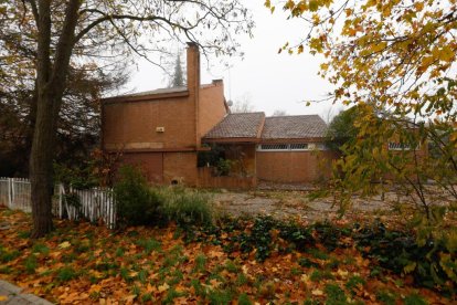 Chales de Villa Paulita del Ayuntamiento en la calle Montes Torozos .-  J. M. LOSTAU