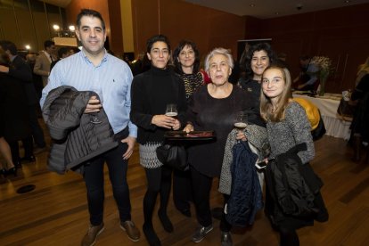 Salva Martínez, Fátima  y Begoña Leonardo, Concha Navarro, Cristina Díez y Manuela Rico.