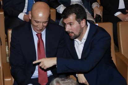 El alcalde de León, José Antonio Díez, junto a Luis Tudanca, secretario general del PSOECyL.
