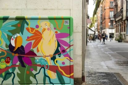 Mural 'Cuentos Urbanos', de Tamara Anegón, en la calle Santa María. -CREART VALLADOLID