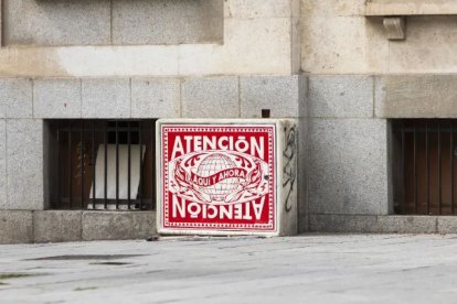 Nuevo mural 'Aquí y Ahora', de Marina Carvajal y Román Olmos, en la plaza San Pablo. -CREART VALLADOLID