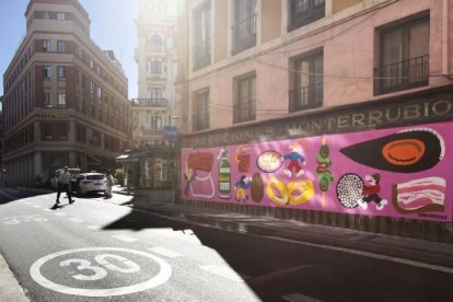 Nuevo mural 'De tapas por Valladolid', de Sara Marcos, en la calle Cebadería. -CREART VALLADOLID