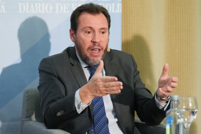 Óscar Puente durante el Club de Prensa: Ciudades digitales, ciudades sostenibles. / J. M. LOSTAU