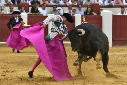 .- JOSÉ SALVADOR