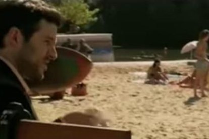 Escena de 'Un buen día lo tiene cualquiera rodada' en la playa de Las Moreras. -E.M.