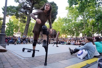 Espectáculo 'Migrare' de la compañía valenciana Maduixa en el Festival Internacional de Teatro y Artes de Calle de Valladolid.-ICAL
