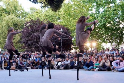 Espectáculo 'Migrare' de la compañía valenciana Maduixa en el Festival Internacional de Teatro y Artes de Calle de Valladolid.-ICAL