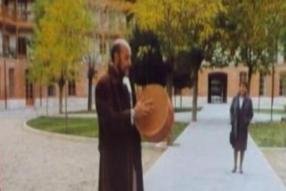 Jesús Puente y María Fernanda D'Ocón en la Plaza del viejo Coso en 'Caminos de Tiza'. -E.M.