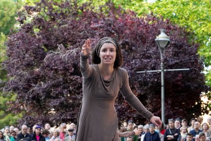 Espectáculo 'Migrare' de la compañía valenciana Maduixa en el Festival Internacional de Teatro y Artes de Calle de Valladolid.-ICAL