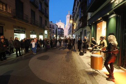 Batucada de Carnaval en las calles de Valladolid. -PHOTOGENIC.