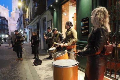 Batucada de Carnaval en las calles de Valladolid. -PHOTOGENIC.