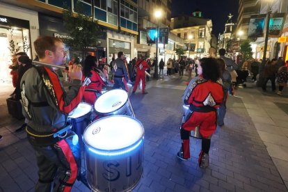 Batucada de Carnaval en las calles de Valladolid. -PHOTOGENIC.