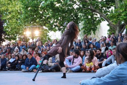 Espectáculo 'Migrare' de la compañía valenciana Maduixa en el Festival Internacional de Teatro y Artes de Calle de Valladolid.-ICAL