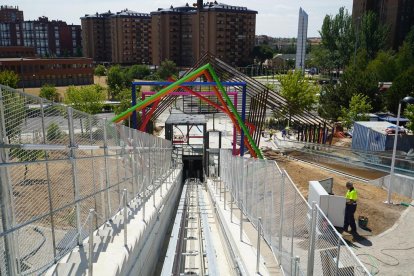 Puesta en marcha del elevador de la ladera este de Parquesol.- E. M.