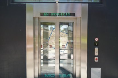 Puesta en marcha del elevador de la ladera este de Parquesol.- E. M.