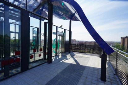 Puesta en marcha del elevador de la ladera este de Parquesol.- E. M.