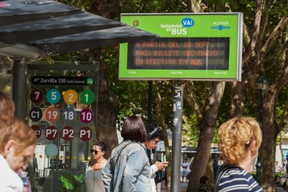 Vuelve el pago en metálico a los autobuses de Auvasa. J. M. LOSTAU