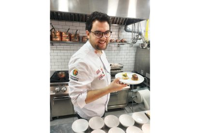 El cocinero Alejandro San José, de Habanero Taquería, ha participado en una acción de Saborea España y Turespaña.- E.M.