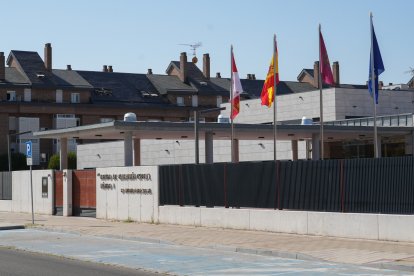 Centro de educación especial en la calle Antonio Machado .-J.M. LOSTAU