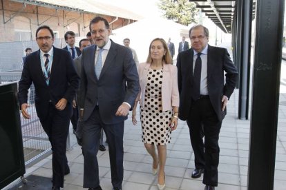 Inauguración de la línea de AVE que unirá Madrid - Valladolid - Palencia León El alcalde de Palencia, Alfonso Polanco, el Presidente del Gobierno, Mariano Rajoy, la ministra de Fomento, Ana Pastor, y el presidente de la Junta de Castilla y León.