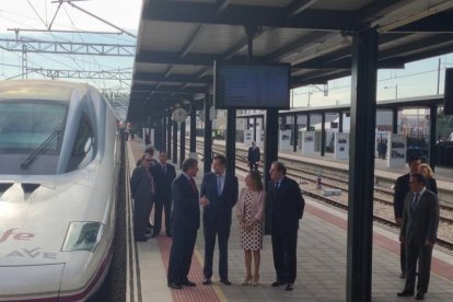Inauguración de la línea de AVE que unirá Madrid - Valladolid - Palencia León El alcalde de León, Antonio Silván, el Presidente del Gobierno, Mariano Rajoy, la ministra de Fomento, Ana Pastor, y el presidente de la Junta de Castilla y León, Juan Vicente Herrera.