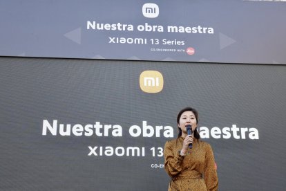 Presentación del Xiaomi 13 Series en el Museo Provincial del Vino, en el castillo de Peñafiel (Valladolid) en la Milla de Oro del Vino-Provincia de Valladolid. Asiste el presidente de la Diputación Provincial, Conrado Íscar; el alcalde de la localidad, Roberto Díez, y los maestros artesanos que han participado en la grabación de la campaña. -ICAL