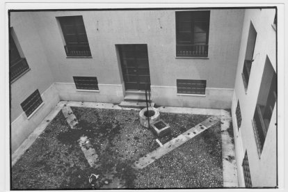 Patio interior de la Casa Revilla en 1985.- ARCHIVO MUNICIPAL DE VALLADOLID