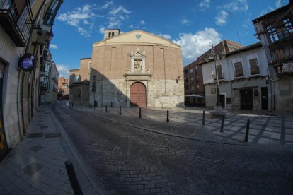 Plaza e iglesia de San Martín del barrio de San Martín.- J.M. LOSTAU