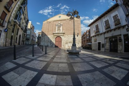 Plaza e iglesia de San Martín del barrio de San Martín.- J.M. LOSTAU