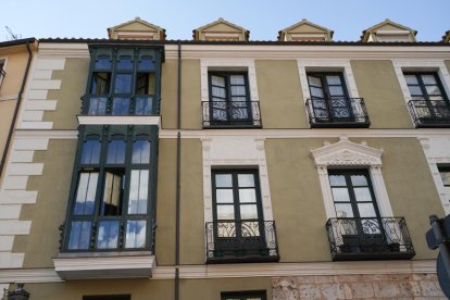 Fachada de una casa en la calle de San Martín del barrio de San Martín.- J.M. LOSTAU