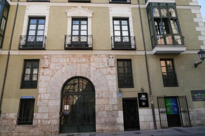Fachada de una casa en la calle de San Martín del barrio de San Martín.- J.M. LOSTAU
