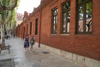 Centro asistencial residencia Nuestra Señora del Carmen en la calle Chancillería del barrio de San Martín.- J.M. LOSTAU