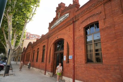 Centro asistencial residencia Nuestra Señora del Carmen en la calle Chancillería del barrio de San Martín.- J.M. LOSTAU