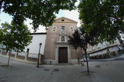 Convento de las Descalzas Reales en la Avenida Ramón y Cajal del barrio de San Martín.- J.M. LOSTAU